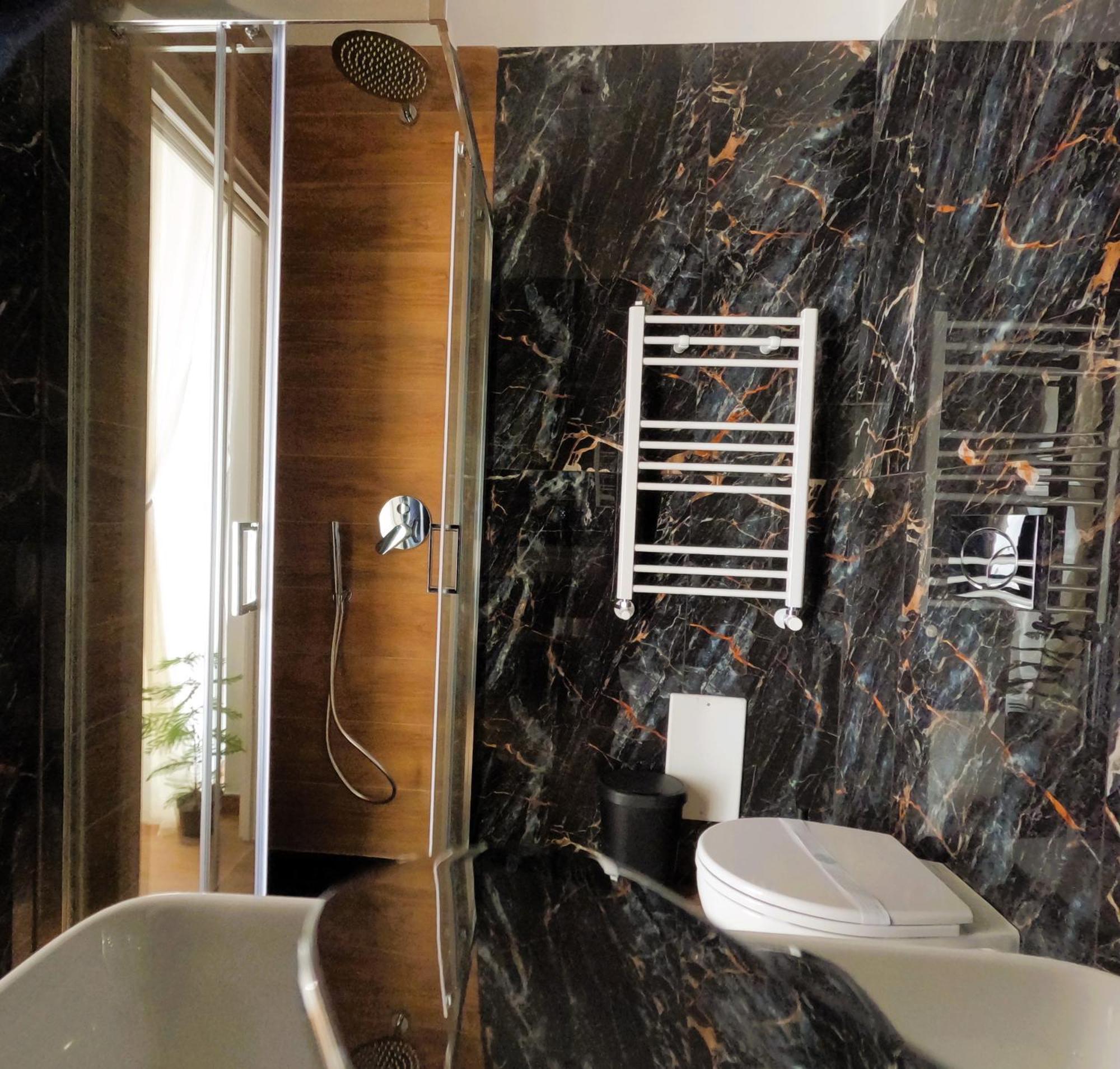 Blackwoody Contemporary Rooms - Napoli Centro Storico 外观 照片