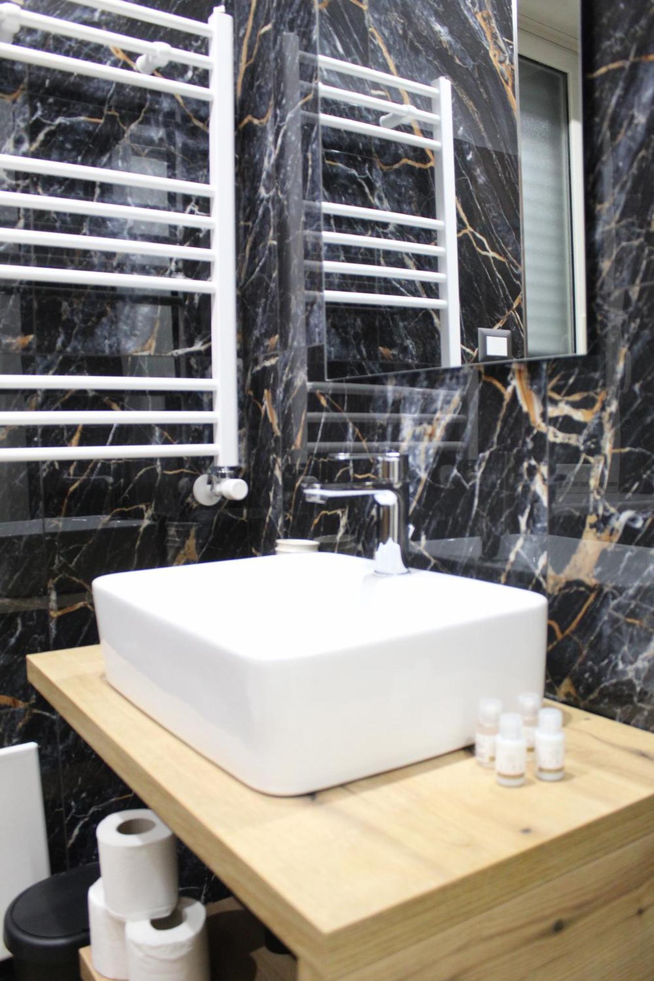 Blackwoody Contemporary Rooms - Napoli Centro Storico 外观 照片