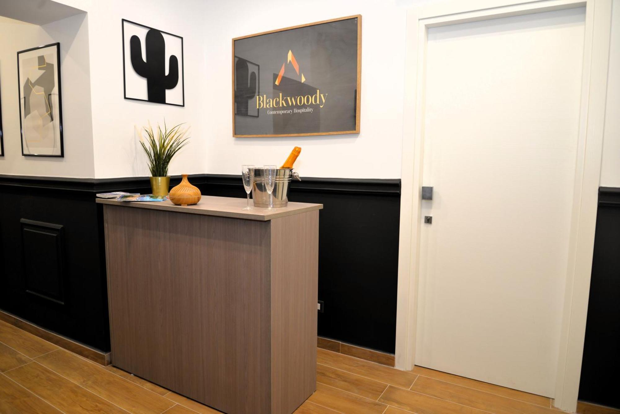 Blackwoody Contemporary Rooms - Napoli Centro Storico 外观 照片