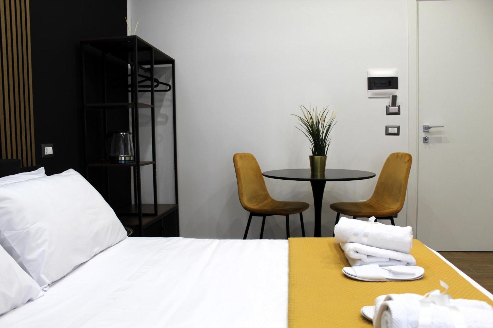Blackwoody Contemporary Rooms - Napoli Centro Storico 外观 照片
